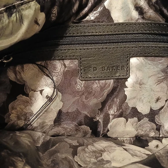 🖤 Ted Baker Black Pebbled Leather Clutch / Wallet | Floral Lining - Picture 4 of 8